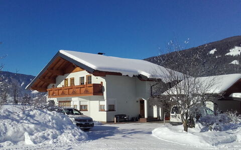Radstadt 200: Sky, Snow, Cloud, Property, Window, Building, House, Slope, Mountain, Tree