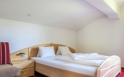 Accommodation:&nbsp;Rossbrand 200.2