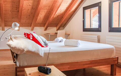Le Raccard: Furniture, Property, Comfort, Wood, Interior Design, Floor, Bed Frame, Wall, Shade, Flooring
