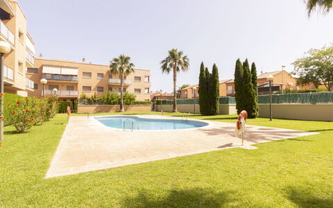 Mas de Clariana: Property, Swimming Pool, Residential Area, Grass, Building, Real Estate, House, Home, Estate, Resort
