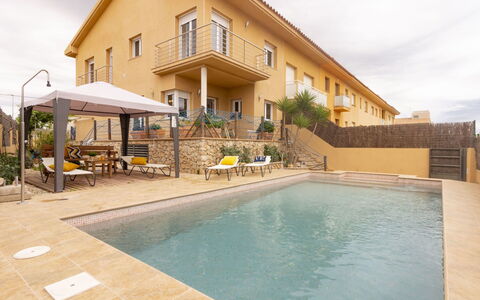 Cap Roig: Property, Swimming Pool, Home, House, Building, Real Estate, Residential Area, Estate, Villa, Architecture