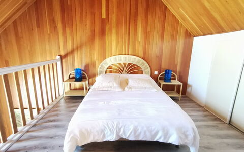 Océan: Furniture, Light, Comfort, Azure, Wood, Interior Design, Bed, Floor, Hardwood, Building