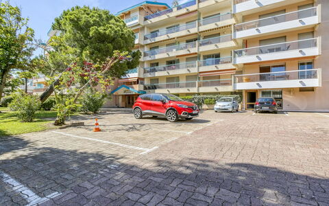 Arcachon 306: Cloud, Sky, Furniture, Shade, Outdoor Furniture, Wood, Table, Sunlounger, Folding Chair, Outdoor Table
