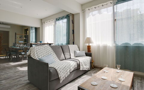 Terre et Mer: Furniture, Couch, Table, Property, Comfort, Wood, Chair, Textile, Shade, Pillow