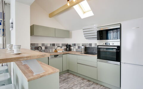 Terre et Mer: Cabinetry, Countertop, Furniture, Property, Building, Kitchen Stove, Kitchen, Kitchen Appliance, Wood, Drawer