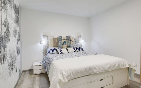 Terre et Mer: Furniture, Property, Building, Cabinetry, Comfort, Wood, Bed, Interior Design, Bed Frame
