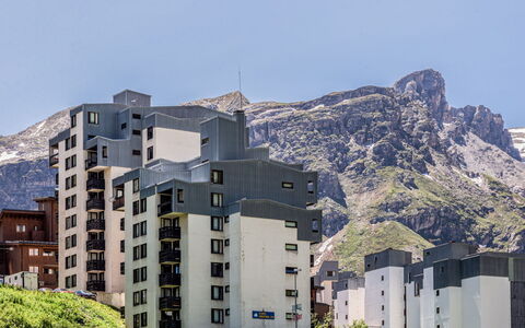 Tignes 336: Sky, Daytime, Building, Mountain, Nature, Window, Tower Block, Urban Design, Condominium, Highland