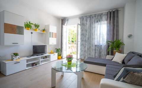 Crikvenica Jadranovo 166: Property, Plant, Furniture, Table, Houseplant, Couch, Interior Design, Living Room, Flooring