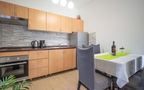 Crikvenica Jadranovo 166: Tap, Kitchen Sink, Cabinetry, Sink, Property, Furniture, Countertop, Kitchen, Building, Kitchen Stove