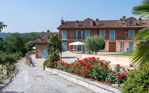 Bricco delle Rondini: Plant, Sky, Building, Flower, Window, Tree, House, Leisure, Landscape, Facade