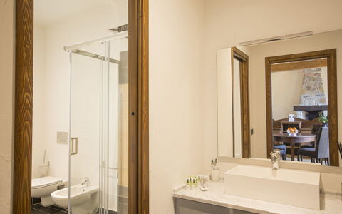 Agr. Castello della Mugazzena: Bathroom, Room, Property, Interior Design, Building, House, Architecture, Bathroom Cabinet, Real Estate, Mirror