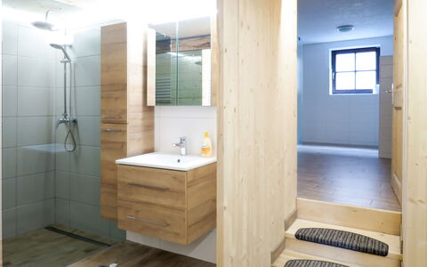 Alm Chalet: Property, Tap, Plumbing Fixture, Lighting, Wood, Interior Design, Building, Bathroom, Flooring