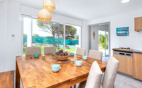 Almendro: Room, Property, Furniture, Interior Design, Dining Room, Real Estate, Table, Building, House, Floor
