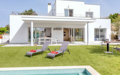 Almendro: Sky, Furniture, Property, Water, Building, Shade, Swimming Pool, Tree, Window, Outdoor Furniture
