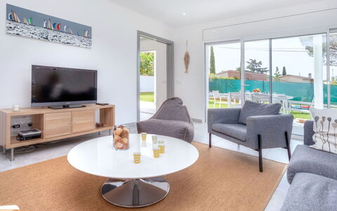 Almendro: Furniture, Property, Living Room, Room, Interior Design, Real Estate, Coffee Table, Building, Table, House
