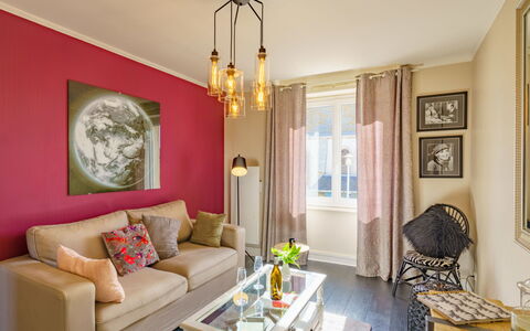 Ty Ael: Table, Picture Frame, Furniture, Property, Couch, Interior Design, Floor, Wood, Living Room, Flooring