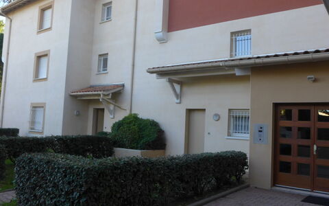 Tassigny: Plant, Building, Window, Architecture, House, Residential Area, Asphalt, Neighbourhood, Road Surface
