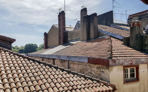Casa Itzuli: Sky, Cloud, Window, Property, Building, House, Architecture, Neighbourhood, Chimney, Wall