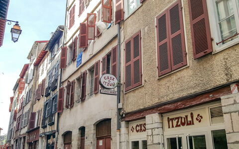Casa Itzuli: Building, Sky, Property, Window, Infrastructure, Neighbourhood, Real Estate, Residential Area, Facade, Road