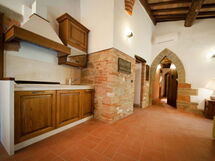 Accommodation:&nbsp;Casale Rosennano 800.2