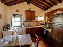 Accommodation:&nbsp;Casale Rosennano 800.1