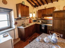 Accommodation:&nbsp;Casale Rosennano 800.1