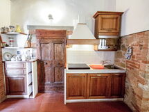 Accommodation:&nbsp;Casale Rosennano 800.2