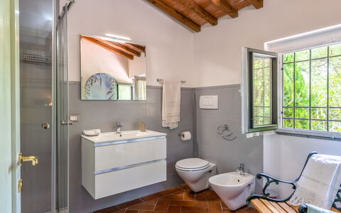 Villa Lavinia: Mirror, Plumbing Fixture, Tap, Property, Sink, Bathroom Cabinet, Bathroom, Window, Purple, Wood