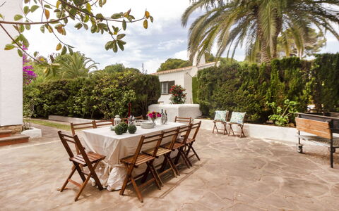 Villa Esplai: Property, Building, Furniture, Real Estate, Patio, House, Room, Floor, Table, Estate