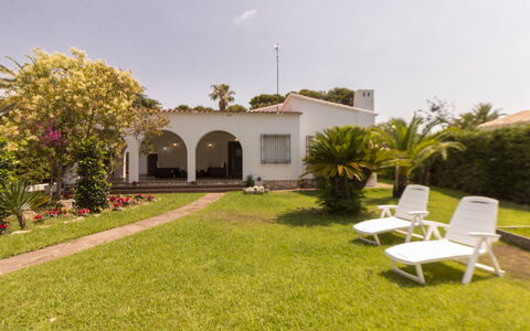 Villa Esplai: Property, House, Home, Building, Real Estate, Lawn, Land Lot, Grass, Backyard, Yard
