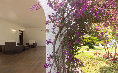 Villa Esplai: Water, Sky, Building, Azure, Mountain, Tree, Architecture, Body Of Water, Lake, Neighbourhood