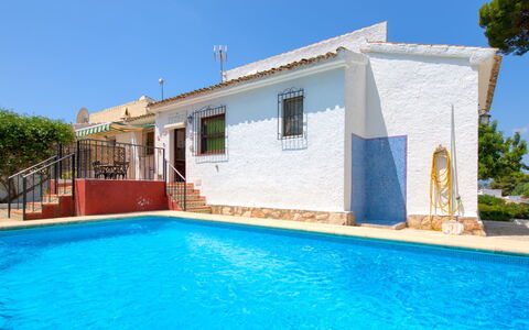 Florencia: Property, House, Swimming Pool, Building, Real Estate, Villa, Home, Vacation, Architecture, Estate