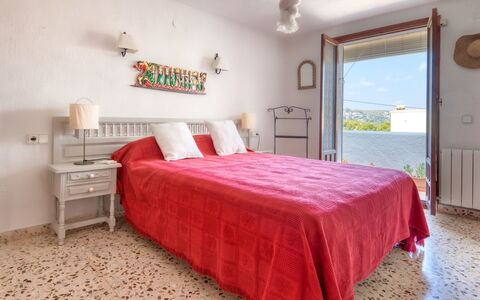 Florencia: Bedroom, Bed, Furniture, Bed Sheet, Room, Property, Bedding, Interior Design, Bed Frame, Floor