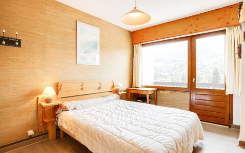 Le Sarto: Bedroom, Bed, Furniture, Room, Ceiling, Property, Interior Design, Bed Sheet, Bed Frame, Floor