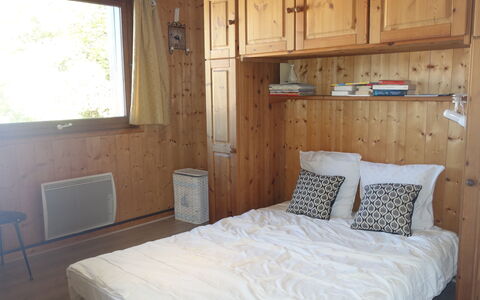 Le Sarto: Furniture, Property, Window, Comfort, Wood, Building, Interior Design, Shade, Bed