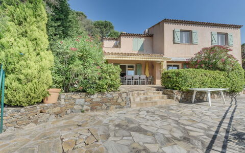 La Colle du Turc: Property, House, Real Estate, Building, Home, Estate, Residential Area, Architecture, Wall, Tree