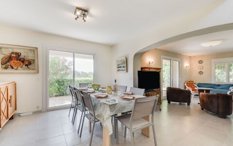 La Colle du Turc: Property, Room, Furniture, Building, Real Estate, Interior Design, Ceiling, Floor, Dining Room, Table