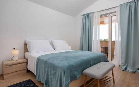 Flori: Bedroom, Furniture, Bed, Room, Property, Bed Sheet, Bed Frame, Interior Design, Floor, Bedding
