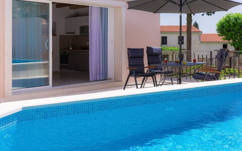 Mala Mare: Swimming Pool, Property, Building, Leisure, Real Estate, Resort, House, Leisure Centre, Villa, Tile