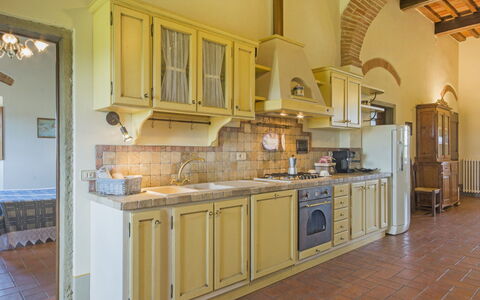 La Salciaia: Countertop, Cabinetry, Property, Kitchen, Kitchen Appliance, Wood, Interior Design, Flooring, Kitchen Stove, Home Appliance