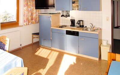 Glück (Nst496) 665.2: Room, Furniture, Floor, Property, Kitchen, Cabinetry, Countertop, Building, Interior Design, House
