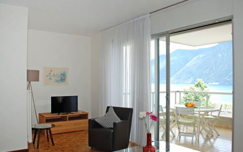 Apt. Lugano Majestic Panorama: Room, Property, Furniture, Interior Design, Living Room, Building, House, Floor, Door, Architecture