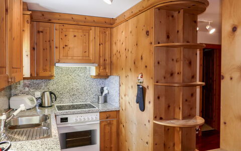 Chesa Polaschin e - E21 - Sils: Room, Cabinetry, Furniture, Property, Wood Stain, Countertop, Kitchen, Cupboard, Building, Interior Design