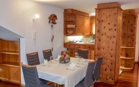 Chesa Polaschin e - E21 - Sils: Room, Furniture, Property, Dining Room, Building, Interior Design, Floor, Ceiling, Wall, House
