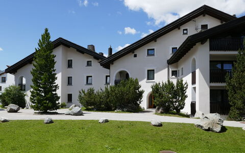 Chesa Polaschin e - E21 - Sils: Sky, Plant, Building, Cloud, Window, Tree, House, Land Lot, Grass, Urban Design