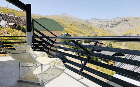 Bellevue: Handrail, Stairs, Yellow, Guard Rail, Property, Architecture, Sky, Real Estate, Design, Tree