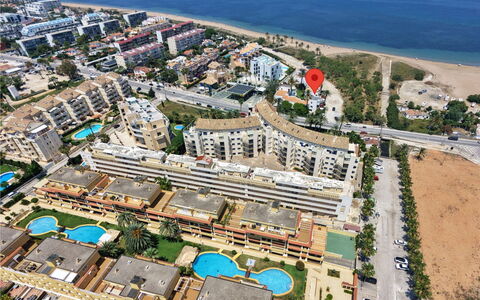 Albaranas: Residential Area, Apartment, Resort, Condominium, Hotel, Swimming Pool, Resort Town, Seaside Resort, Aerial Photography