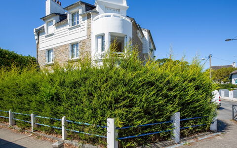 L'Abeille D'Or: Plant, Sky, Property, Building, Window, Fence, Land Lot, Grass, Hedge, Shrub