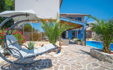 Lea Lana: Property, Real Estate, Swimming Pool, Building, House, Azure, Vacation, Architecture, Home, Tree