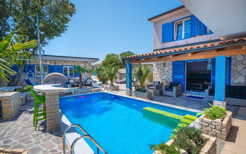 Lea Lana: Property, Swimming Pool, Real Estate, Building, House, Estate, Home, Residential Area, Villa, Backyard